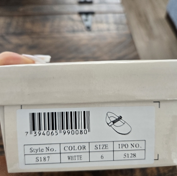 Tip Top Kids Girls MaryJane White Shoe with Rhinestone Strap. Style S187. Size 6 - Picture 7 of 7